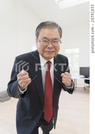 打膽量姿勢的商人 打膽量姿勢的商人 28791833