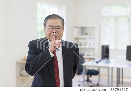 舉食指的商人 28791837