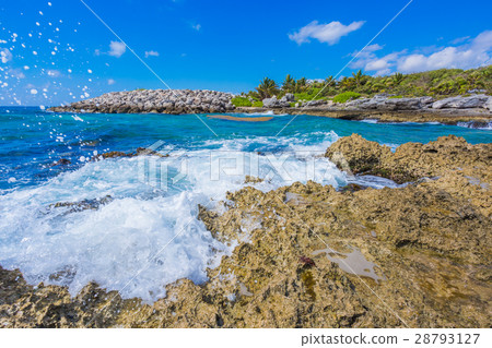 Caribbean beach in Mexico 28793127