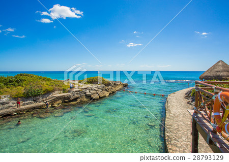 Caribbean beach in Mexico 28793129