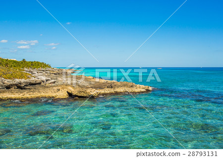 Caribbean beach in Mexico 28793131