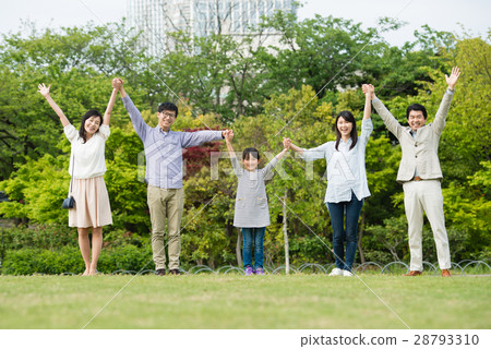 Three generations family image Three generations family image 28793310