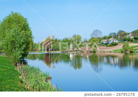 Rustic lake 28795178