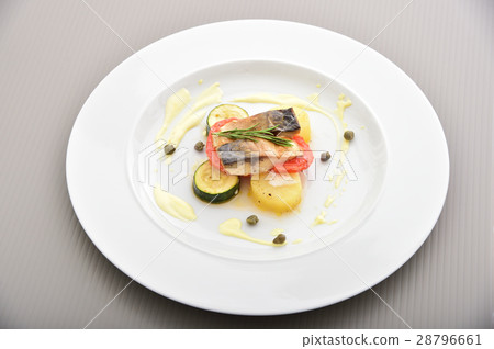 烤鯖魚和蔬菜 28796661