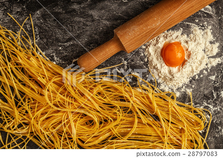 Fresh homemade pasta, spaghetti. 28797083
