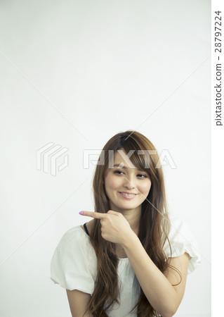 Women in their 20s lying sideways Women in their 20s lying sideways 28797224