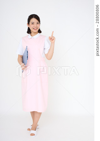 一位粉紅色圍裙的護士 28800806