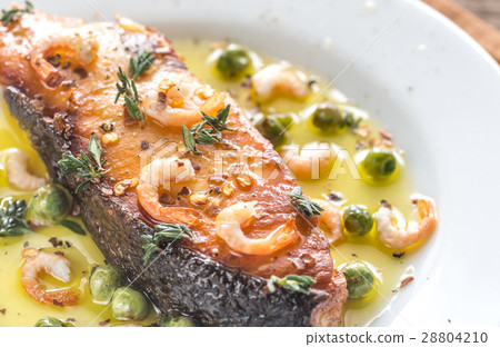 Fried fish with shrimp and peas 28804210