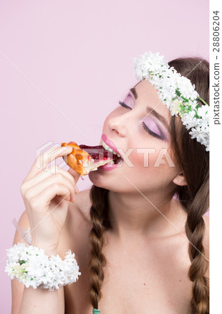 young model with bright flowers on her head 28806204