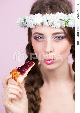 young model with bright flowers on her head 28806205
