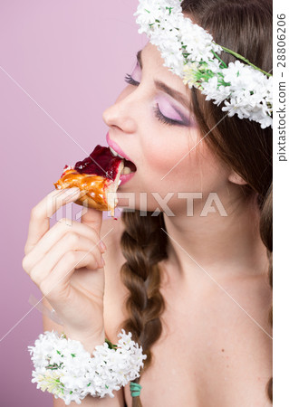young model with bright flowers on her head 28806206