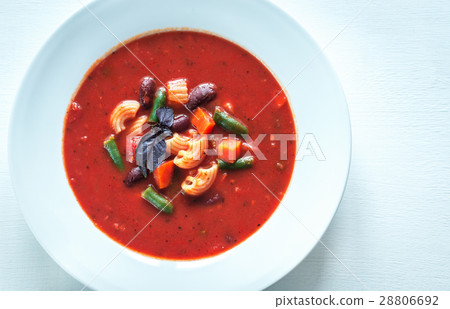 Portion of minestrone soup 28806692