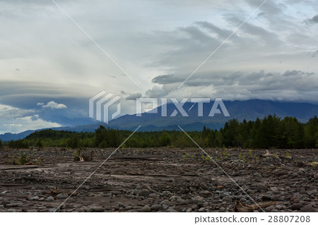 View of volcano Ostry Tolbachik from river 28807208