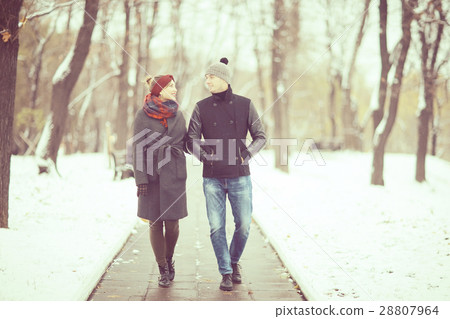 winter city woman in love 28807964