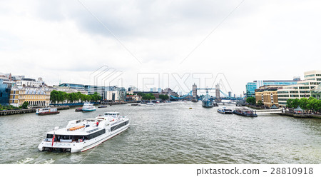 俯視倫敦橋的泰晤士河的風景 28810918