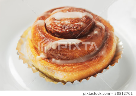 Up of cinnamon roll 28812761
