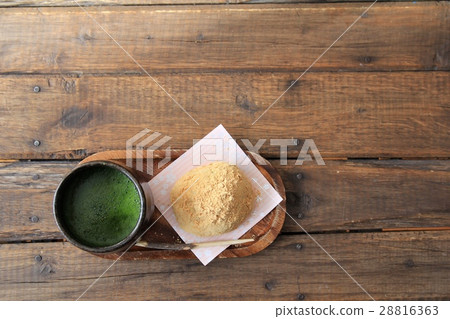 手工黃豆粉萩餅和抹茶小吃拼盤 28816363