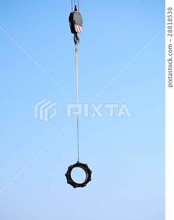 Crane handling 500mm multi joint member pipe. Crane handling 500mm multi joint member pipe. 28818538