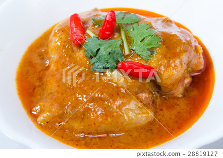 closeup chicken massaman curry closeup chicken massaman curry 28819127