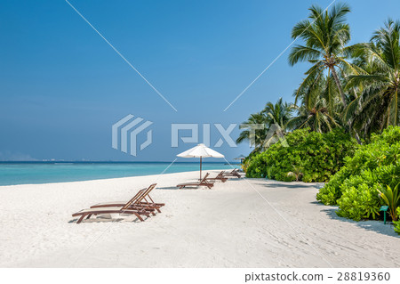 Beautiful beach at Maldives 28819360