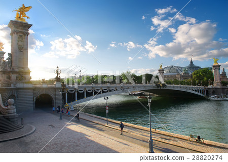 View on pont Alexadre III View on pont Alexadre III 28820274