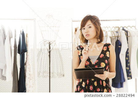 Clerk female salesperson apparel staff fashion buyer part-time job 28822494