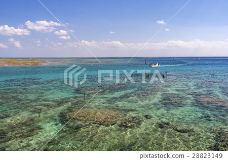 Okinawa Nanjo City Blue Sea of Okubojima Okinawa Nanjo City Blue Sea of Okubojima 28823149