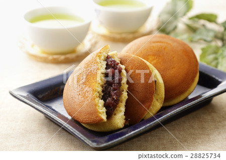 Dorayaki 28825734
