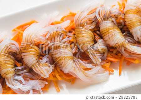 Shirataki noodles with soy sauce Shirataki noodles with soy sauce 28825795