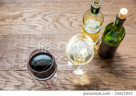 Glasses and bottles with red and white wine Glasses and bottles with red and white wine 28825942