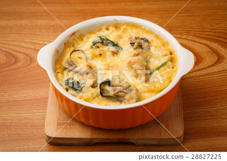 Oysters and spinach gratin Oysters and spinach gratin 28827225