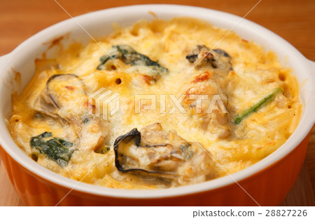 Oysters and spinach gratin 28827226