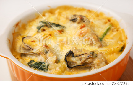 Oysters and spinach gratin 28827233