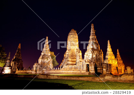 Wat Chaiwattanaram 28829419