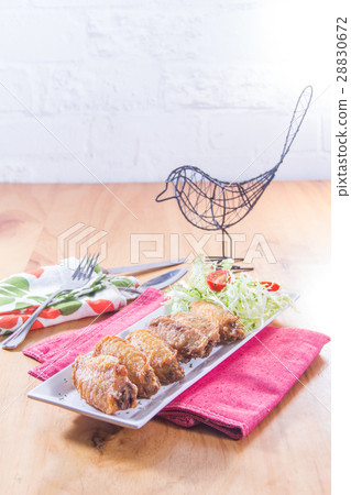 grilled chicken wings 28830672