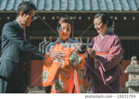 shrine visit, family, person 28831704