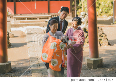 參拜神社 家庭 家族 28831707