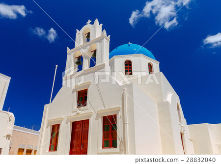 Oia. Traditional architecture of Santorini. 28832040