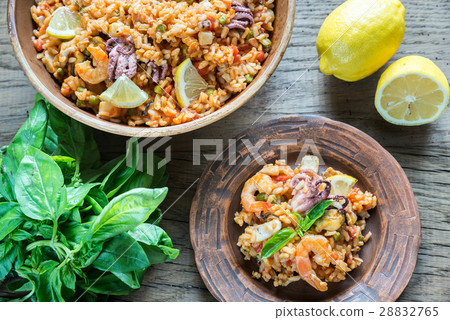 Seafood paella 28832765