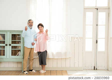 高級夫婦 28833960