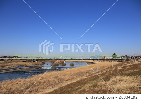 在Jogaku市的鬼怒川河上的風水大橋 28834192