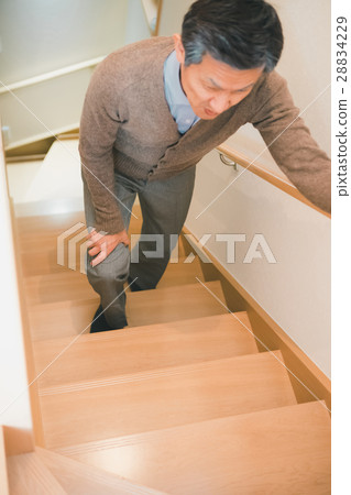 銀髮族 樓梯 腳步 28834229