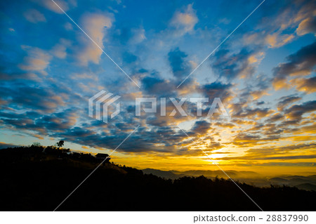 Ogunoki - Japanese ancient mountain castle - sunrise from Onigashiyama Ogunoki - Japanese ancient mountain castle - sunrise from Onigashiyama 28837990