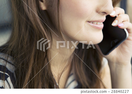 二十多歲的女人打來電話 二十多歲的女人打來電話 28840227