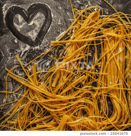 Fresh homemade pasta, spaghetti. 28841670