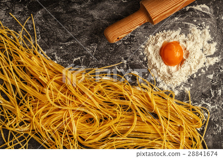 Fresh homemade pasta, spaghetti. 28841674