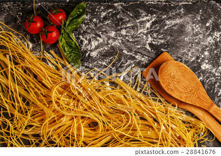 Fresh homemade pasta, spaghetti. 28841676