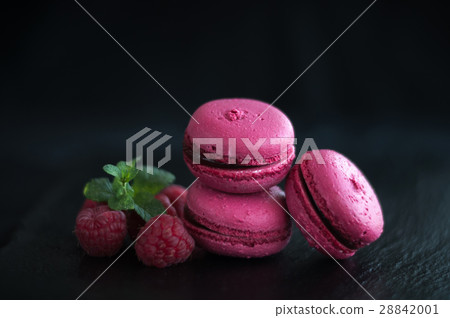 macaroons with raspberries macaroons with raspberries 28842001