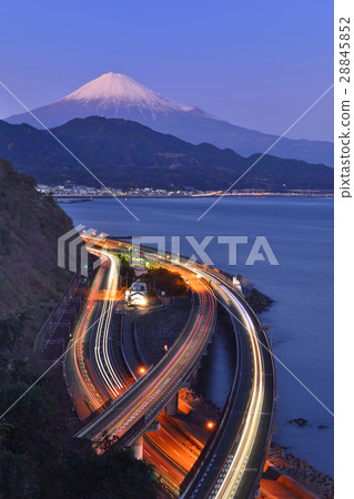 從冬天的富士山夜景 從冬天的富士山夜景 28845852