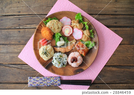 Three kinds of steamed rice, Japanese style one-plate meal Three kinds of steamed rice, Japanese style one-plate meal 28846459